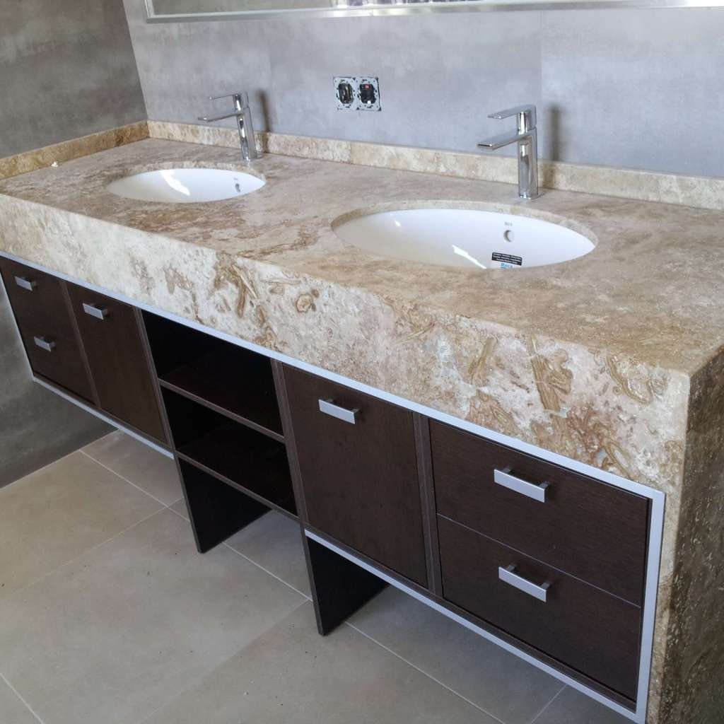 baño de mármol moderno realizado por Mármoles Iznajar