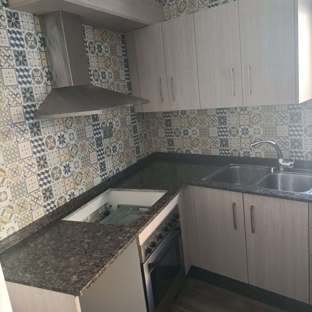 Encimera de mármol de cocina realizada por Mármoles Iznajar